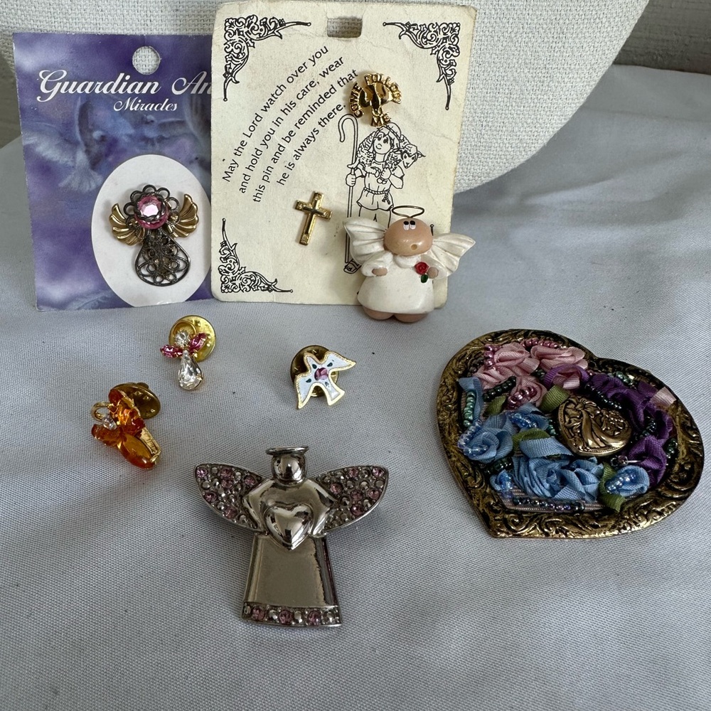 Group of nine brooches and lapel pins angels